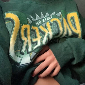 Oversized vintage tröja - Långärmad,tjocktröja,vintage i storlek L💕 köpt på secondhand. Bud börjar vid 190kr. Buda på!✨