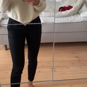 Kostymbyxor  - Kostymbyxor från zara med fickor. Buda från 90kr🦋🥰kunden står för frakt men kan mötas upp i umeå💖