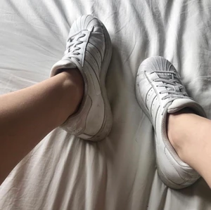 Adidas superstar  - Snygga vita superstar!🤍