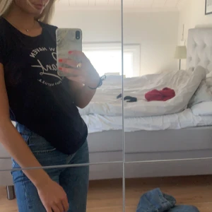 Tshirt - En snygg tshirt från gant🦋kunden står för frakt men kan mötas upp i umeå💘storleken är xs men skulle säga att den passar xxs-s🥰