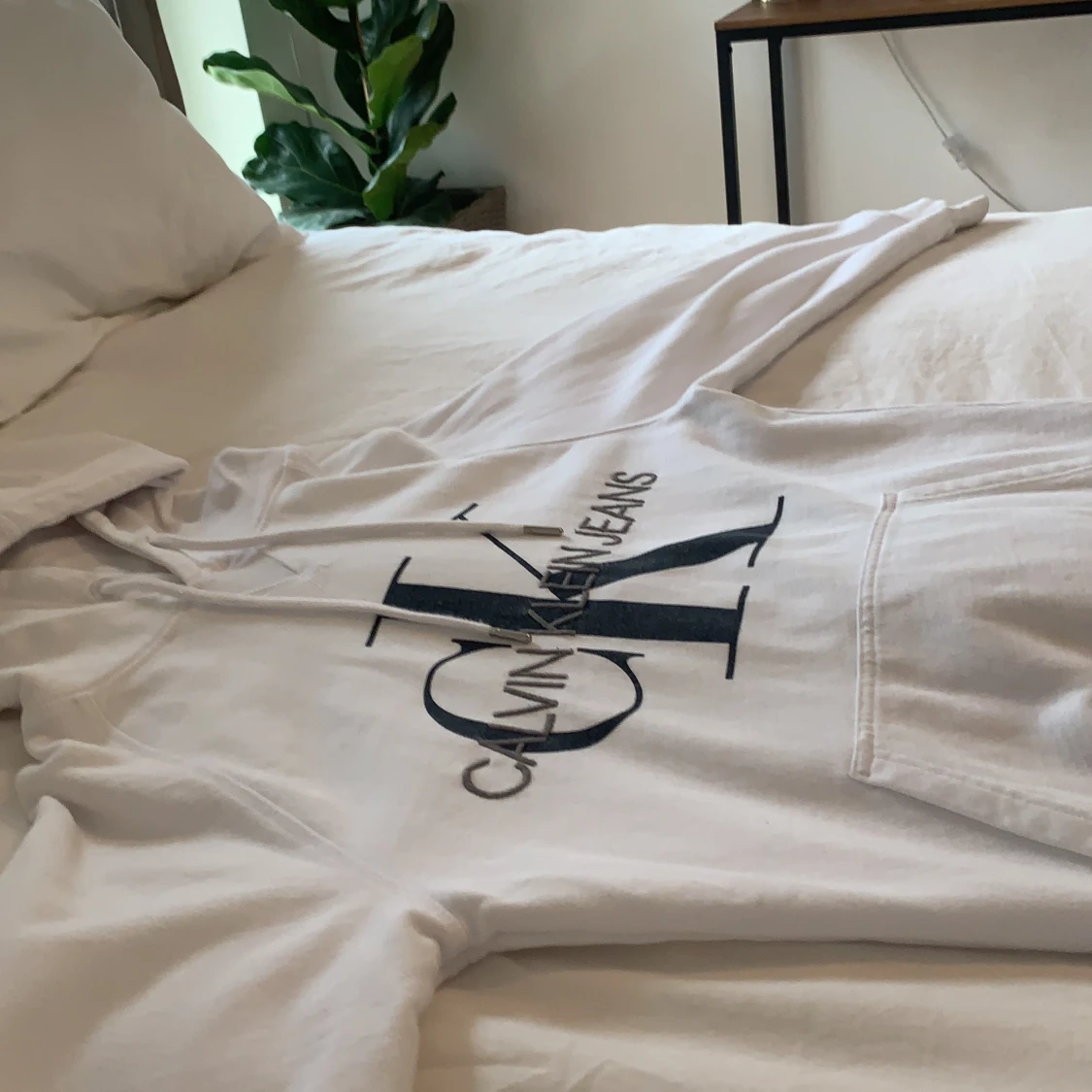 Calvin Klein vit hoodie  - 91