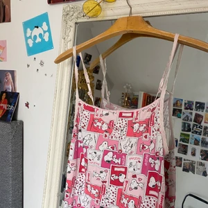  snobbenklänning - Säljer denna utsöta klänning💞💞 frakt: 66kr💕  om flera är intresserade blir det en budgivning 🤝