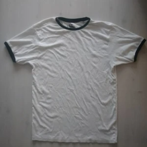 Basic ringer t-shirt ni får två  - Ringer t-shirt som är otroligt mjuk och skön och du får två 