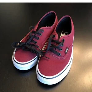 Vans skor - Använda 1 gång, säljs pågrund av fel storlek. Frakt är inkluderad i priset.💛