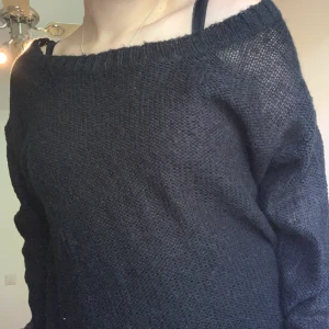 Stickad tröja - Svart tunn stickad tröja