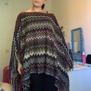 Stickad poncho - En extremt skön poncho 