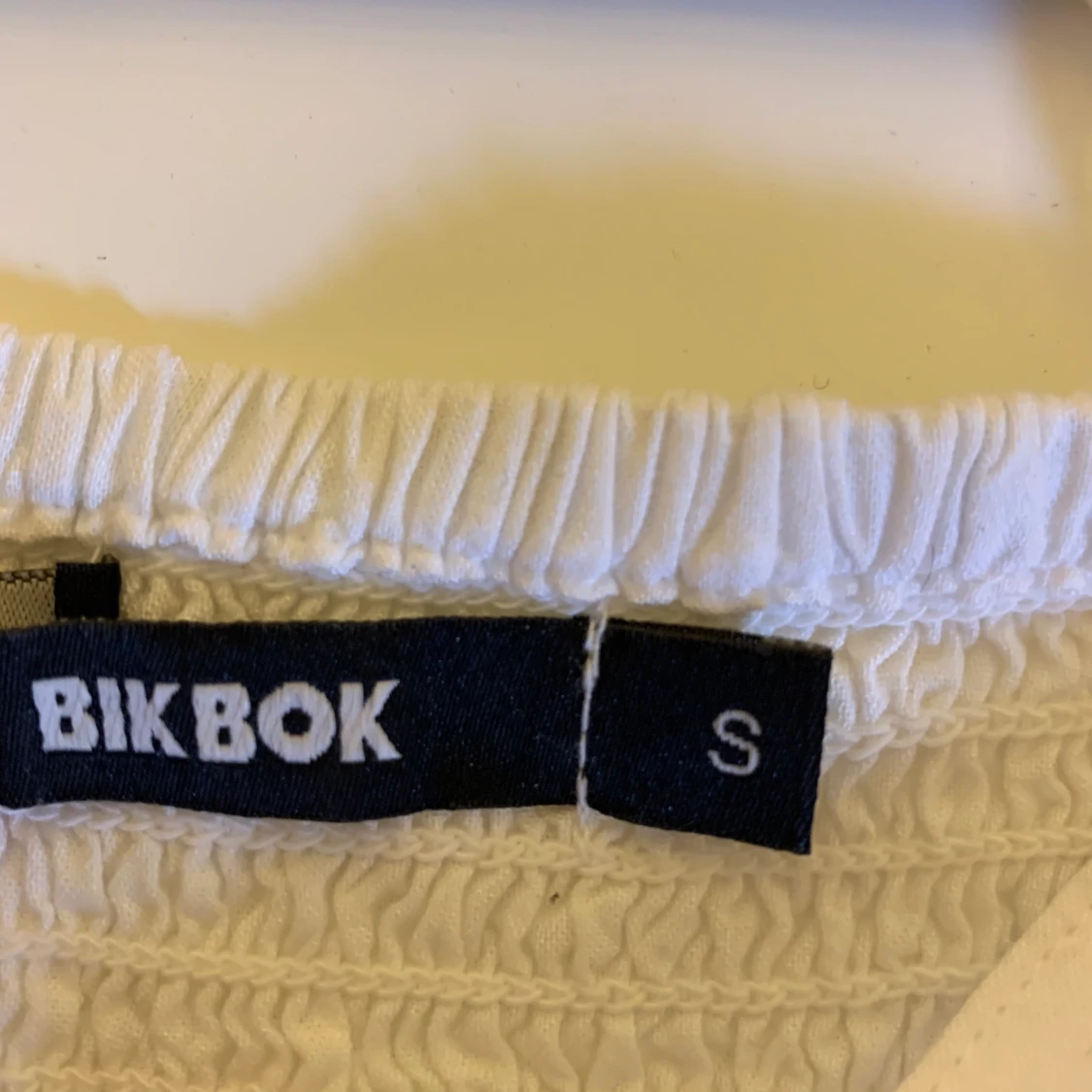 Topp från BikBok strl S - 91