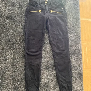 River island jeans  - Använda 1 gång storlek 36 nypris var 600.