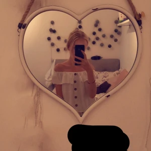 Topp - Super söt topp som hår att ha på olikolika sätt köpte den förra sommaren men kom inte till användning  så tänkte ha den den här sommaren men använde den inte nu heller.