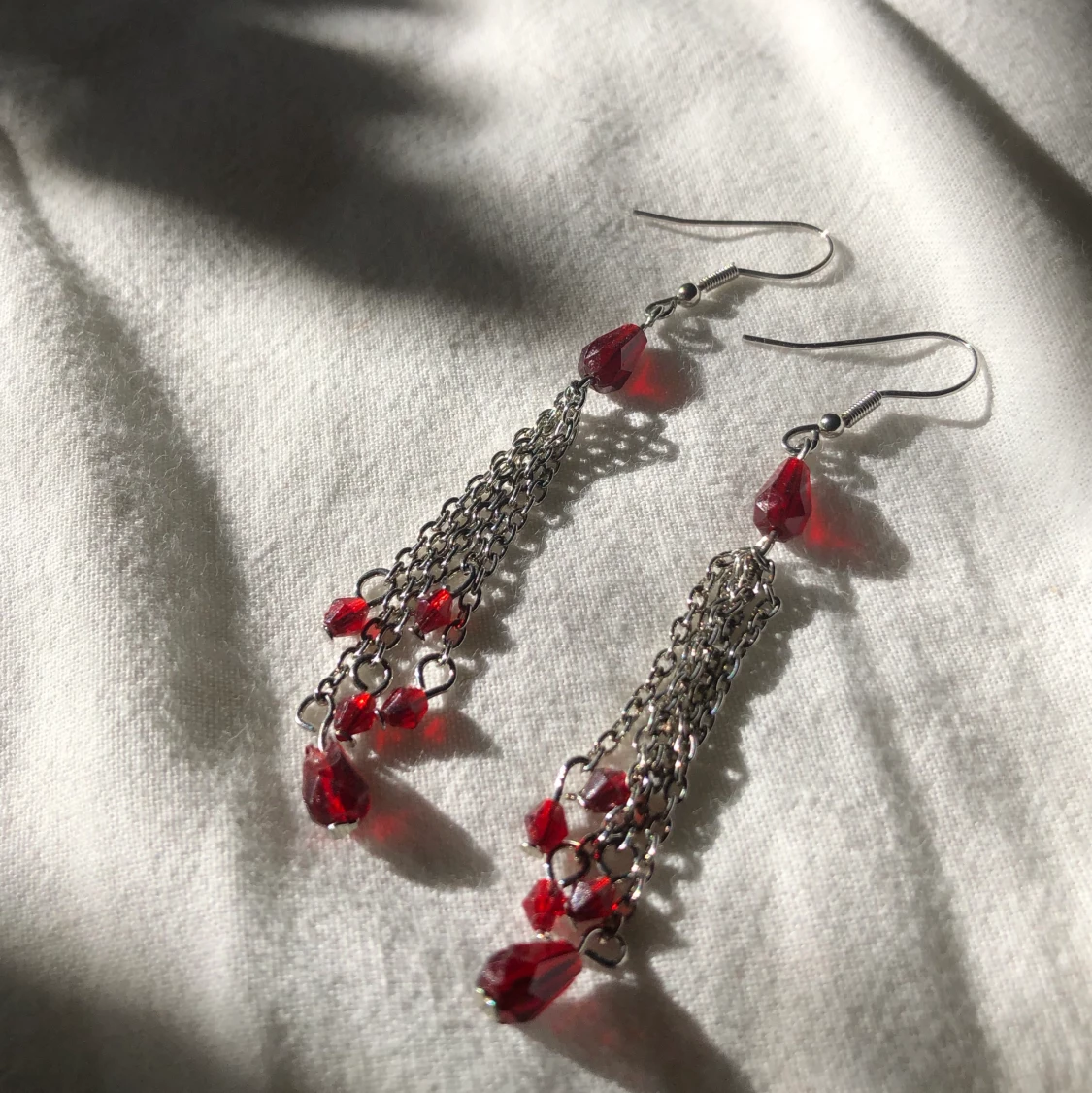 Röda y2k örhängen<33 - 90