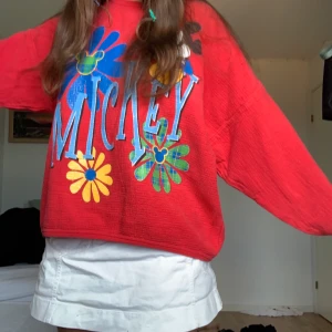 Vintage Disney sweatshirt  - Supersöt Oversized mickey mouse sweater!! Använd ett fåtal gånger men är i väldigt bra skick☺️☺️150kr + frakt(66kr) vid mer frågar kontakta mig💕