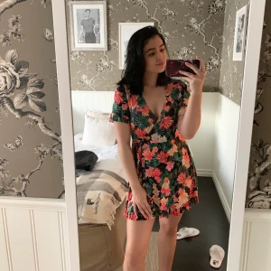 Pull and bear omlott klänning - Köpt i Budapest. Väldigt bra skick