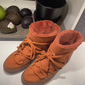Inuikii skor - Säljer mina helt nya inuikii skor i storlek 38! Buda från 1000kr