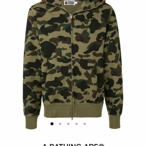 Bape hoodie - A Bathing Ape hoodie. Köpt för ca 10 000 kr säljer nu för 3500. Tröjan är självklart äkta!!! Priset kan absolut diskuteras. Knappt använd och i extremt bra skick. Buda💕 eller köp direkt för 2800