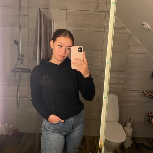 Hoodie, tiger of sweden - Jätte skön hoodie från Tiger of Sweden. Säljer pga har för mycket hoodies😢 Bra skick men använd, du betalar frakt!