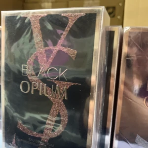 Parfymer - Finns både tjej och kille inne till bra pris och just ju har vi erbjudande på parfymer ta 4 för 1900 passa på :), finns både invictus intense och legend skriv för mer info 