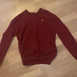 Ull tröja - Lyle&Scott original ull tröja. Står storlek XL men den är rätter sagt S.