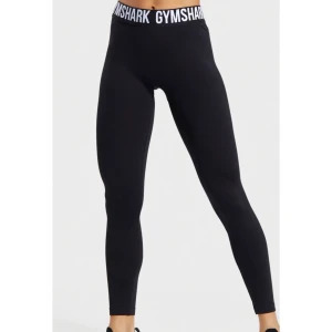 Gymshark tights - Säljer mina Gymshark träningstights modell ”fit leggings” på grund av att dem är förstora. Endast använda 1 gång, så är iprincip nyskick. Säljer för 200 inklusive frakt 🥰