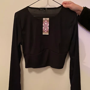 Topp från boohoo - Jättefin oanvänd topp från Boohoo, står storlek 42 men är som en S-M. Köparen står för frakt 💞