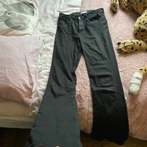 Jeans från Gina - Jeans från Gina det är stretch och dem är i storleken M