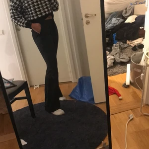 Zara kostymbyxor  - Säljer ett par av mina favoriter men som knappt kommer till användning, sjukt snygga och sjuk sköna🦋frakt ingår ej🦋