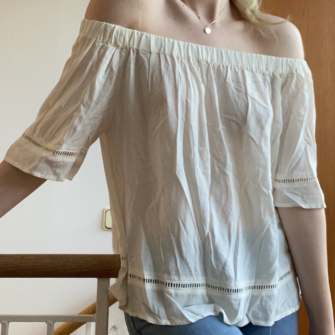 Vit blus med bara axlar - 91