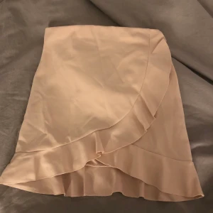 Omlottkjol från Nelly - Fin omlottkjol från Nelly i storlek S, aldrig använd. 