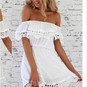  - Jätte fin sommar klänning! Är som en M i storleken tycker jag. Endast provad. 