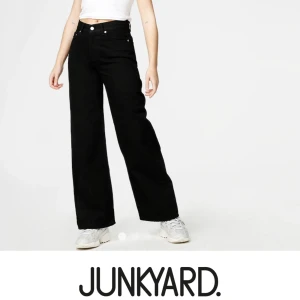 Junkyard wide leg jeans - Helt oanvända jeans från Junkyard! För stora för mig tyvärr. Köparen står för frakt. 
