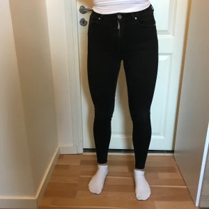 Never Denim - Jättefina svarta enkla byxor ifrån Never Denim, storlek S🌸 Köparen står för frakten🌸