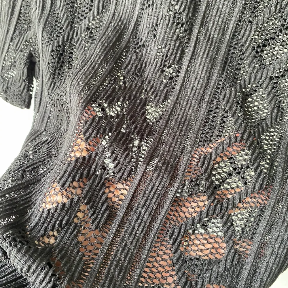 Zara woman knitted black see through top. Size M. Excellent condition, never worn.. Toppar.