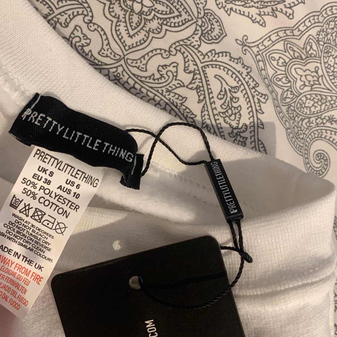 Cropped sweather från Prettylittlething  - 90