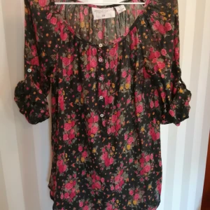 Blommig tunika - Använd ett fåtal gånger 