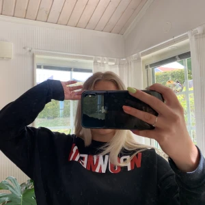 Sweater - Super mysig sweater med tryck (Woman power). 