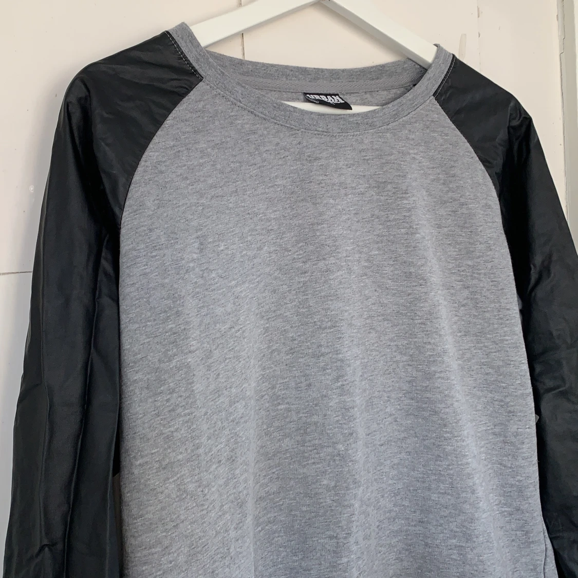 Sweatshirt med läderimitation  - 90