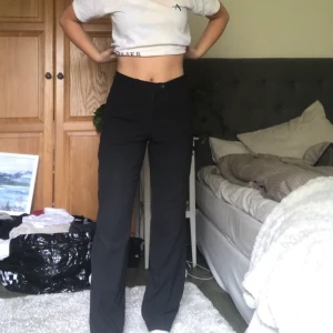 Kostymbyxor raka - Kostymbyxor från Mari Philippe. Storlek 38. Frakt 59kr😊