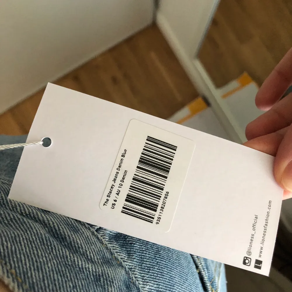 NEW Denim jeans - never worn  US 6/EU38/29’ waist  Selling them because they are too big (I am an EU size 36 but really liked them so I decided to take a chance and ordered them online)  Price is 60eur (630 Kronas). Contact me if you’re interested. . Jeans & Byxor.