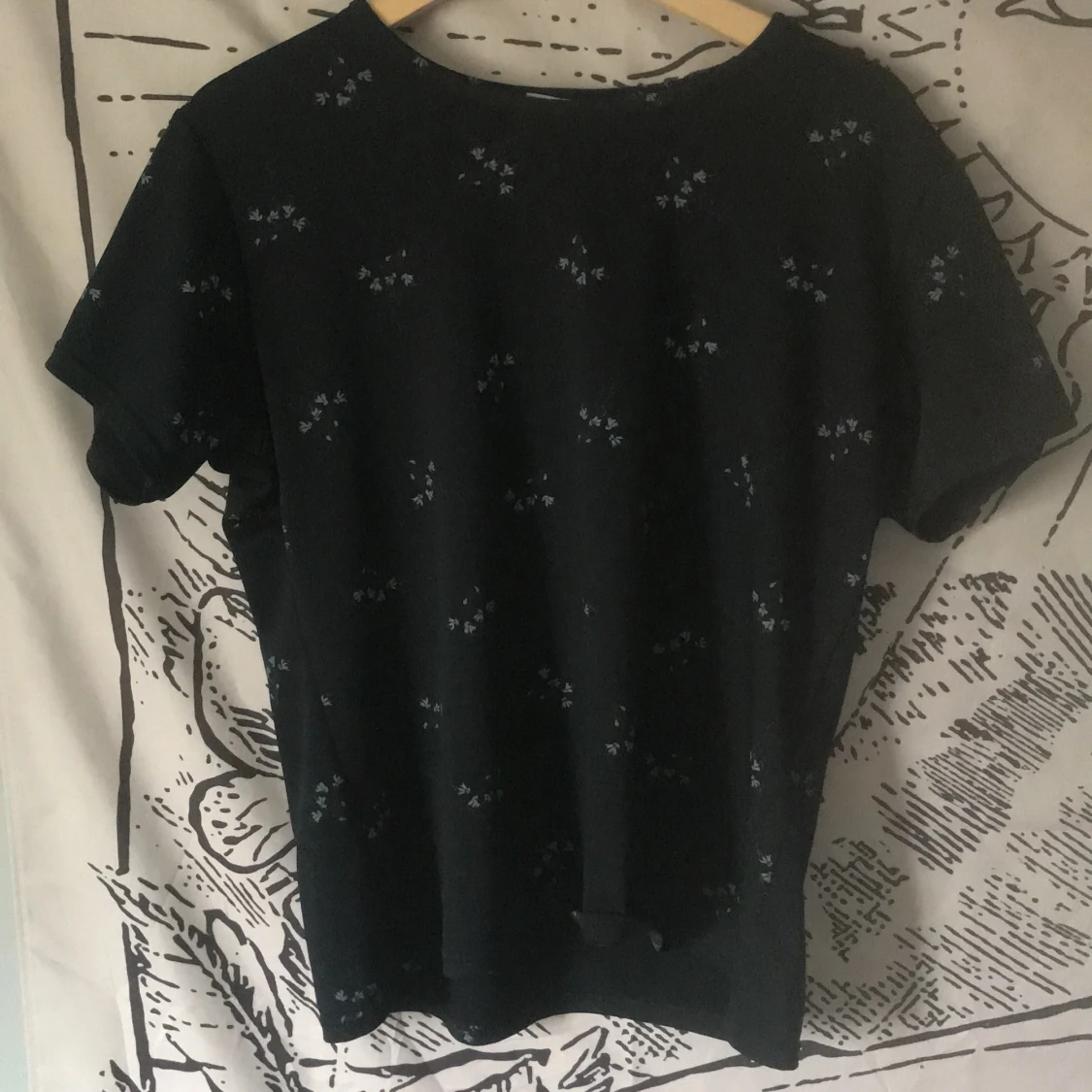 TRENDIG BLOMMIG TSHIRT - 91