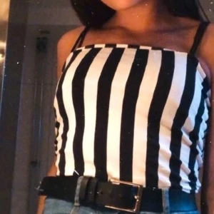 Topp🦋 - Randig topp som sitter tajt.Frakt tillkommer!