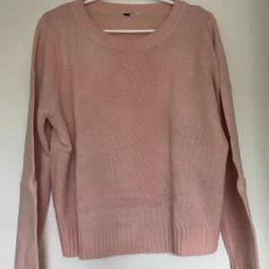 Pink sweater - Old pink, soft. Rounded neck and short sweater