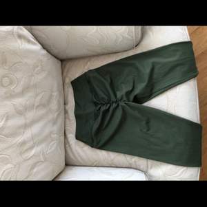 Säljer ett par gröna Marilyn Monroe scrunch tights i strl S 