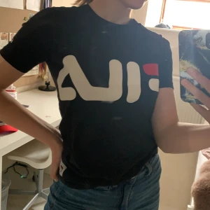 Fila t-shirt - Fila t-shirt i gott skick. Sparsamt använd!