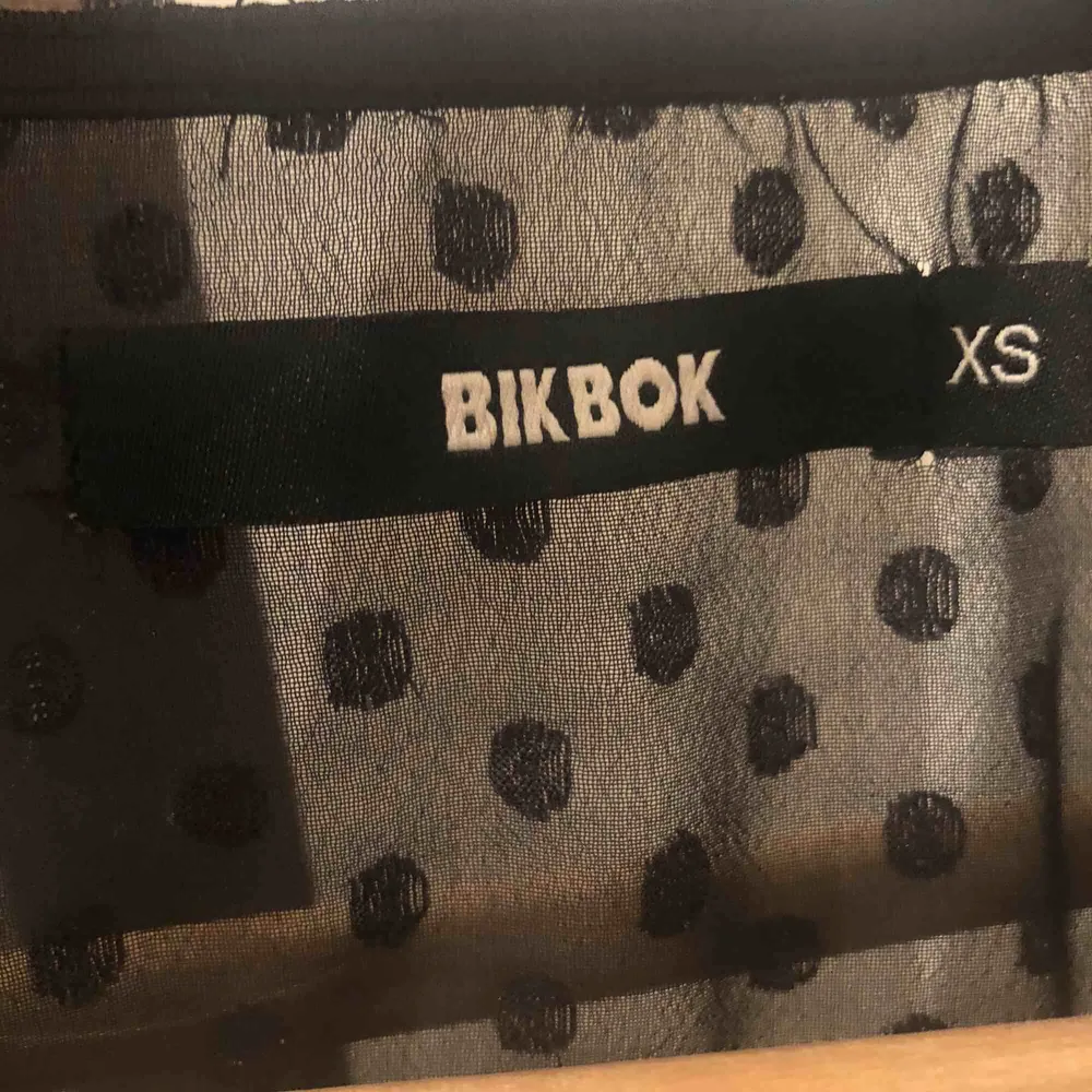 Aldrig använd Bikbok blus  Storlek: Xs 200kr inkl frakt🤩. Blusar.