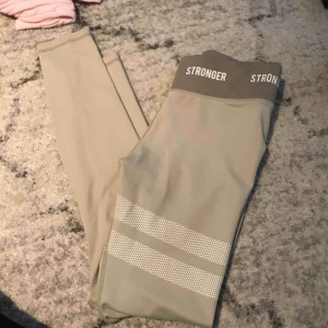  - modellen tahoe texten har gått av (se bild 3) annars bra