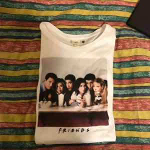  - T shirt köpt på HM aldrig använd! 