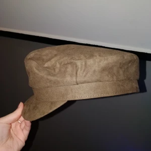  - Ny Emil keps " skeppar keps " . oanvänd!