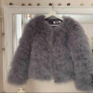  - Pälsjacka från DMretro. Köpt för 1400:- säljer för 1000, vid snabb affär, 800:- använt väldigt lite. 