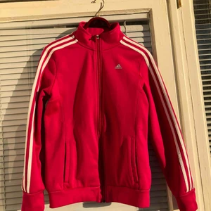  - Adidas Träningströja/fleece i strl: L(barnstorlek, motsvarar en normal XS-S) säljes. Givetvis äkta. 