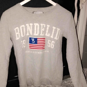  - Äkta bondelid tröja. Ord pris 599kr. Knappt använd och inte längre min smak. Storlek M men igentligen är den typ som S.👋🏻