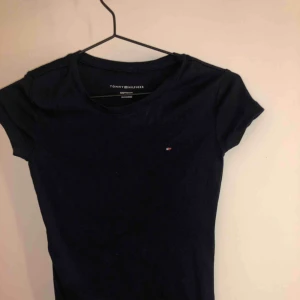  - Tommy Hilfiger tröja aldrig använd köpt i USA. Storlek XS, kvitto finns ej kvar